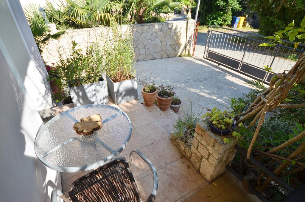 Mirta Apartment